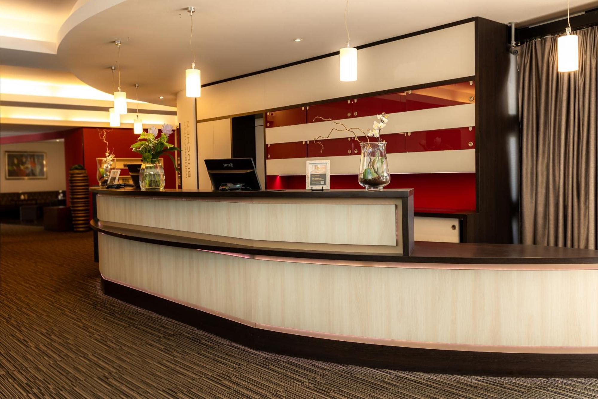 Parkhotel 뉨브레히트 외부 사진